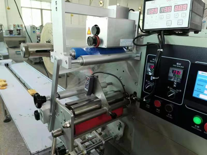 pillow biscuit packaging machine