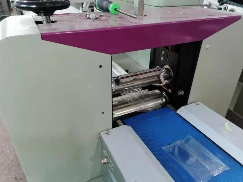 pillow biscuit packaging machine